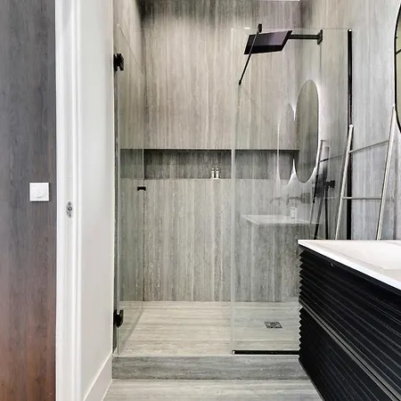 Spacious & Modern In Central - 2br6p - A20 * פריז