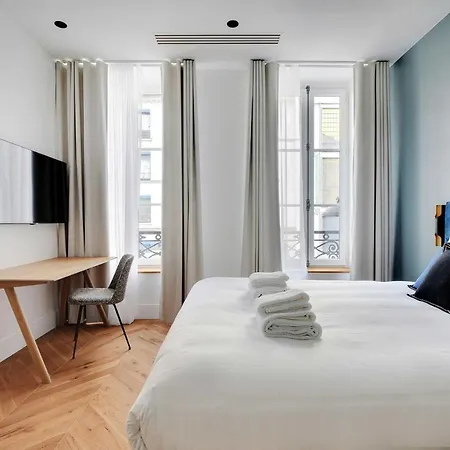 Spacious & Modern In Central - 2br6p - A20 * פריז