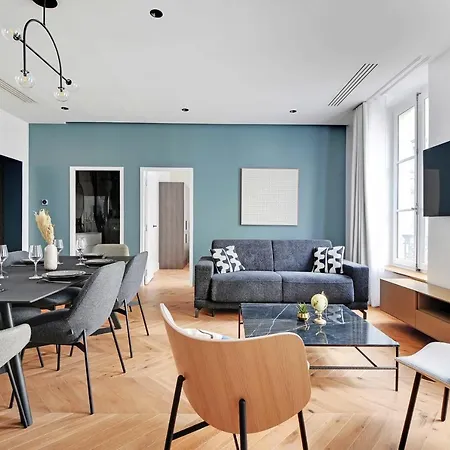 Spacious & Modern In Central - 2br6p - A20