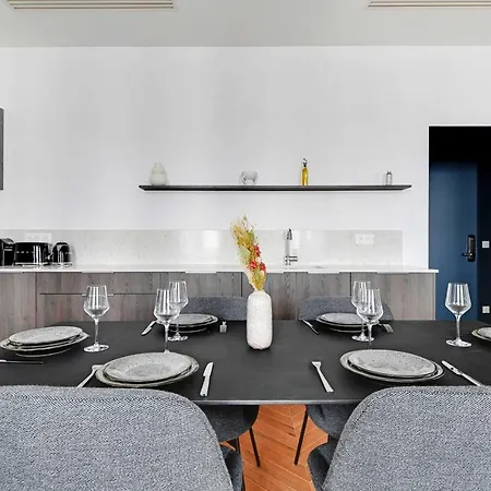 Spacious & Modern In Central - 2br6p - A20 דירה *